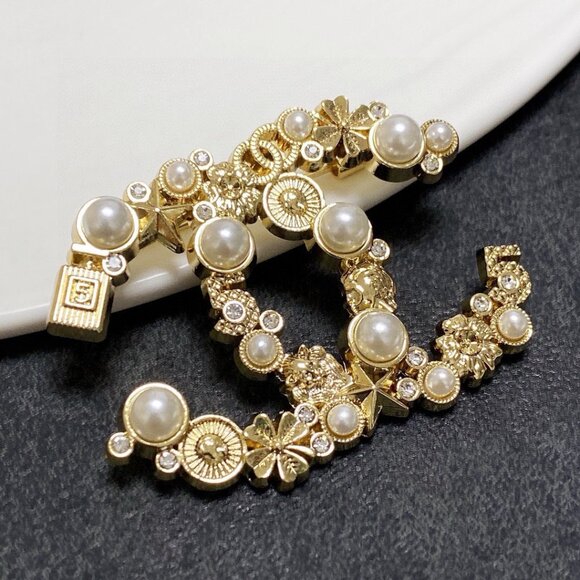 Chanel brooch - Picture 1 of 5
